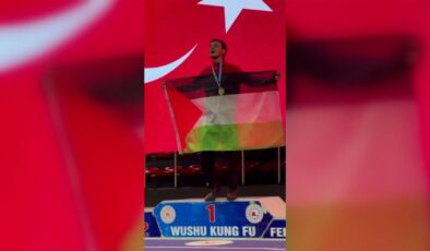 Avrupa Wushu Kungfu Şampiyonası’nda Necmettin Erbakan Akyüz kürsüde Filistin bayrağı açtı