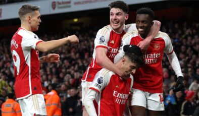 Arsenal ikinci yarıda bulduğu gollerle kazandı