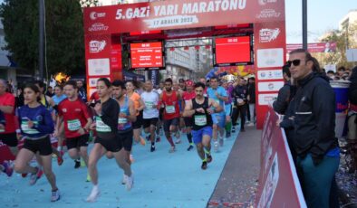 Gaziantep’te 5. Gazi Yarı Maratonu’na 1300 atlet katıldı