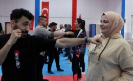 İcra memurları kung fu öğreniyor