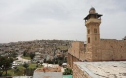 Batı Şeria’da işgalci Yahudiler, camide ibadet eden Müslümanlara saldırdı