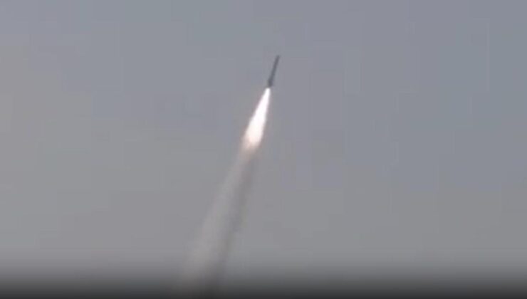 Pakistan Fatah-2 roketatar sistemini test etti