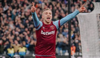 West Ham Manchester United’ı iki golle geçti