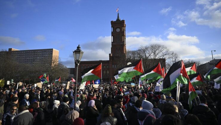 Berlin’de Filistin ile dayanışma gösterisi