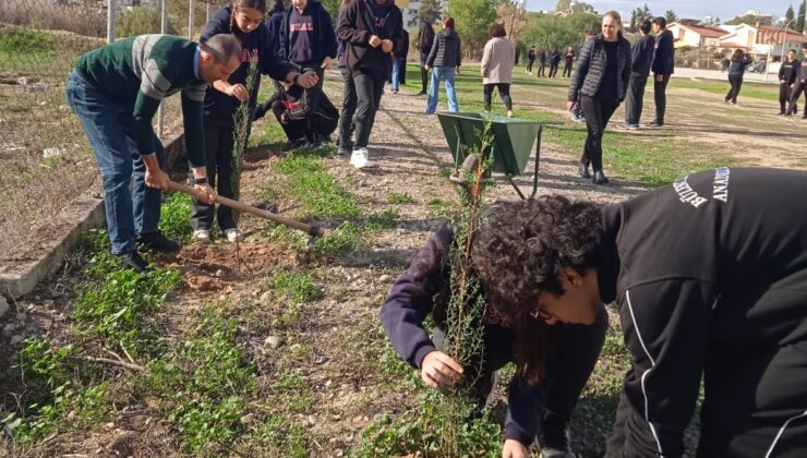 Bülent Ecevit Anadolu Lisesi’nde, Birkan Uzun anısına fidan dikme etkinliği düzenlendi