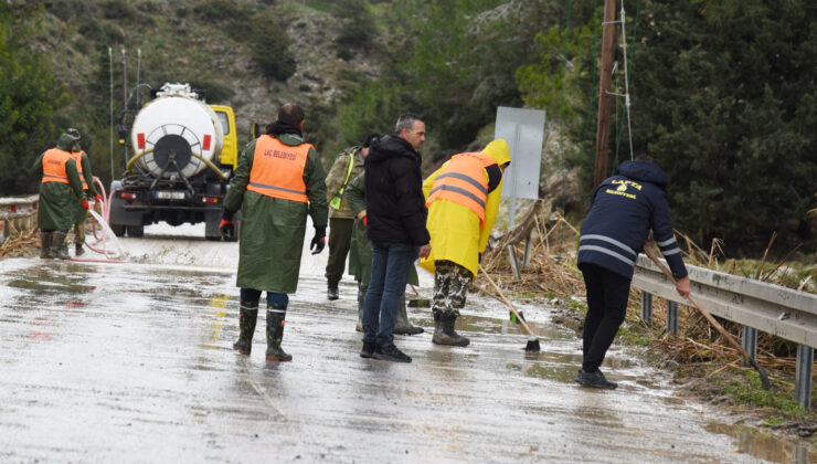 Geçitköy’de hava koşulları hayatı olumsuz etkiledi… Yetkililer mağduriyetlerin giderilmesi için çalışmalarını sürdürüyor