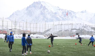 Kadrosunu güçlendiren Hakkarigücü üst sıraları hedefliyor