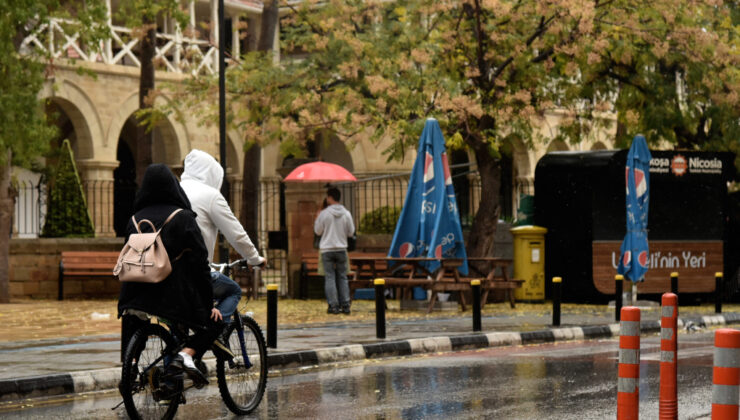 Hava sıcaklığı düşecek… Salı ve çarşamba yer yer sağanak bekleniyor