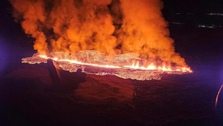 İzlanda’da patlayan yanardağın lavları yerleşim yerlerine ulaştı