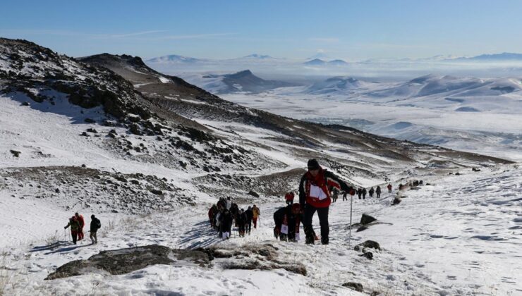 Karla kaplı Allahuekber Dağı kış tırmanışı için dağcıları ağırlıyor