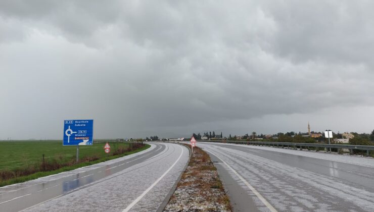 Sibirya soğuklarının hissedildiği ülkede yoğun yağış ve fırtına etkili oluyor..Meteoroloji Dairesi Müdürü Güneş: “Rüzgarın hızının saatte 60-70 kilometreye ulaşması bekleniyor…Sadece etkili yağış değil, fırtına için de tedbirli olunmalı…”