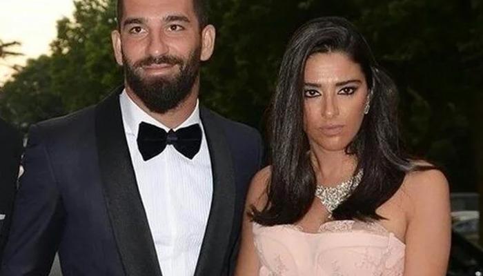 Arda Turan’ın eşi Aslıhan Doğan Turan kızdı! Terliklerinin 42 bin TL olduğu söyleniyordu…