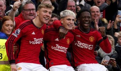 Premier Lig’de Manchester United 3 puanı 3 golle aldı