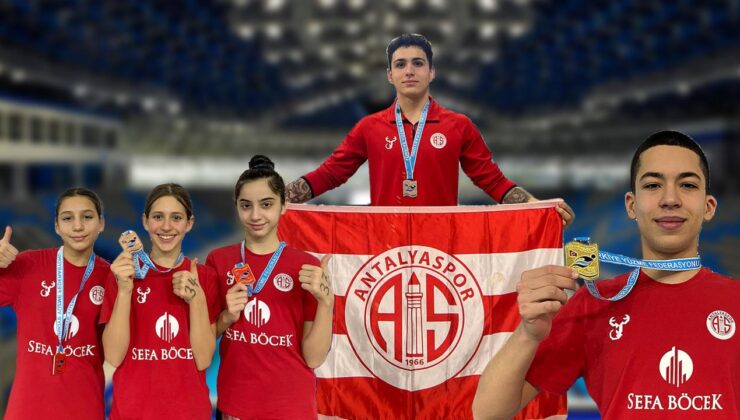 Antalyaspor Yüzme Takımı 9 madalya kazandı