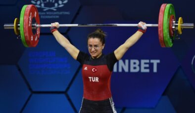 Milli halterci Aysel Özkan’dan bronz madalya