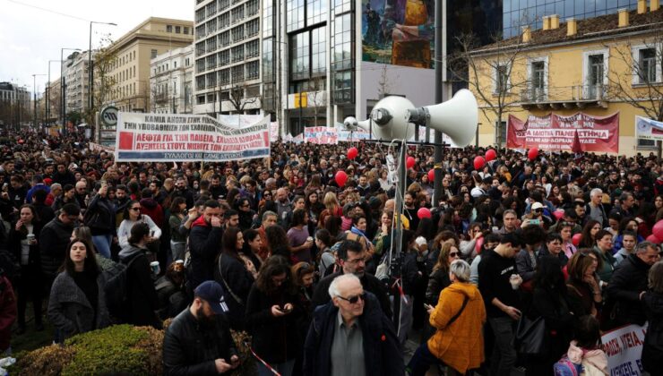 Yunanistan’da memurlar 24 saatlik greve gitti