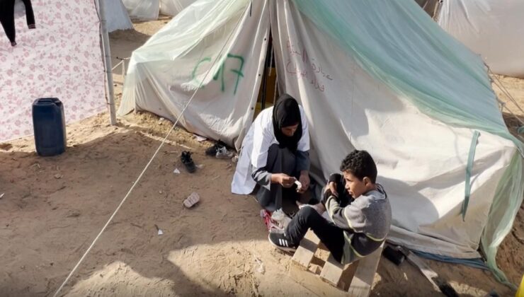 Gazze'de doktorlar canları pahasına yaralılara müdahale etmeye çalışıyor