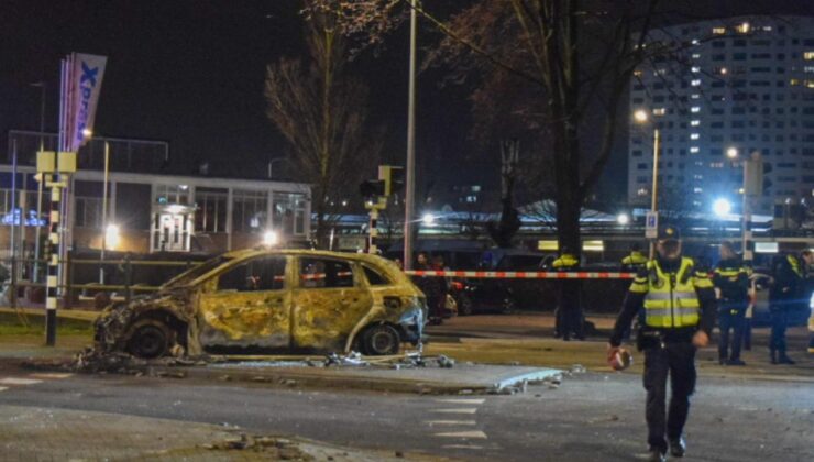 Hollanda’da şiddet olaylarında polis araçları ateşe verildi