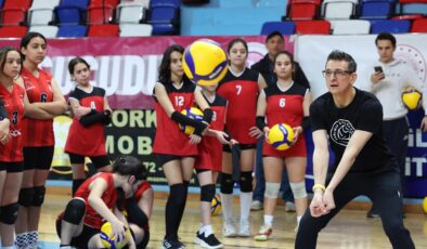 Voleybolda “Yarının Sultanları” projesi ayağı Zonguldak’ta başladı