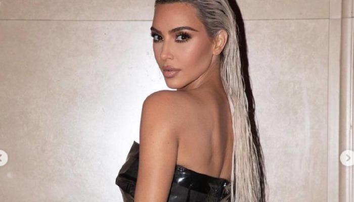 Kim Kardashian’ın ilginç tarzı sosyal medyanın diline düştü! Bakan bir daha baktı