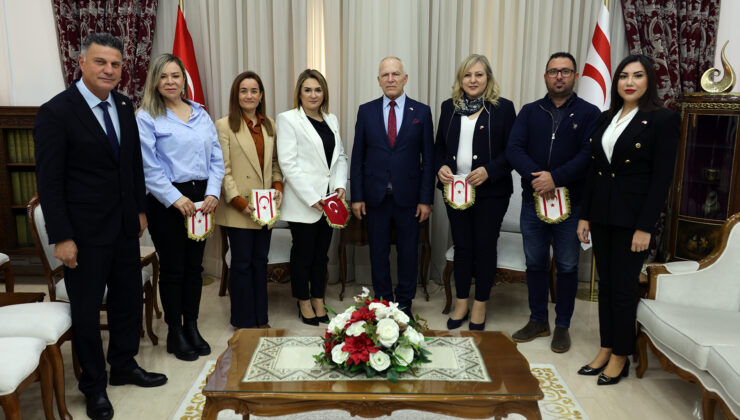 Cumhurbaşkanı Vekili Töre Güzelyurt Barış İlkokulu Okul Aile Birliği heyetini kabul etti