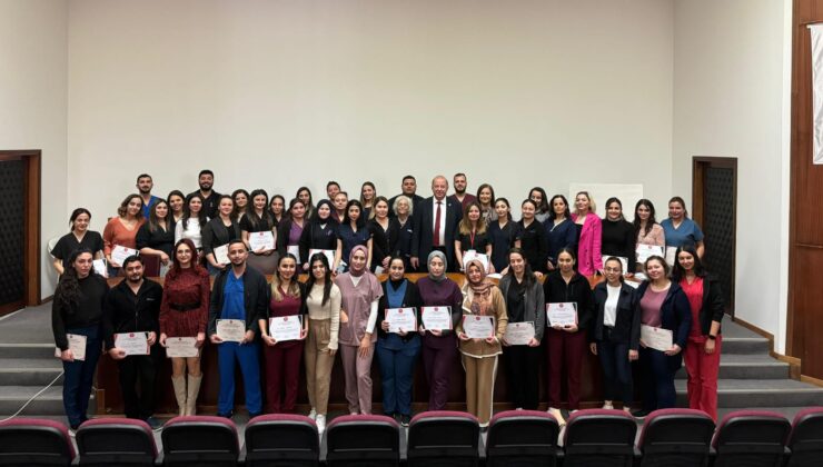 Dinçyürek’ten sağlık çalışanlarına: Mesleğinizde sürekli yenilikleri takip edin