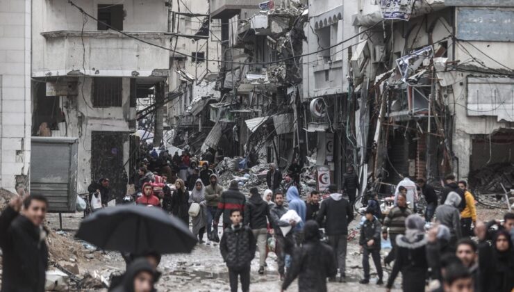 İsrail, aç bıraktığı Gazze halkına havadan fotoşoplu provokatif bülten attı