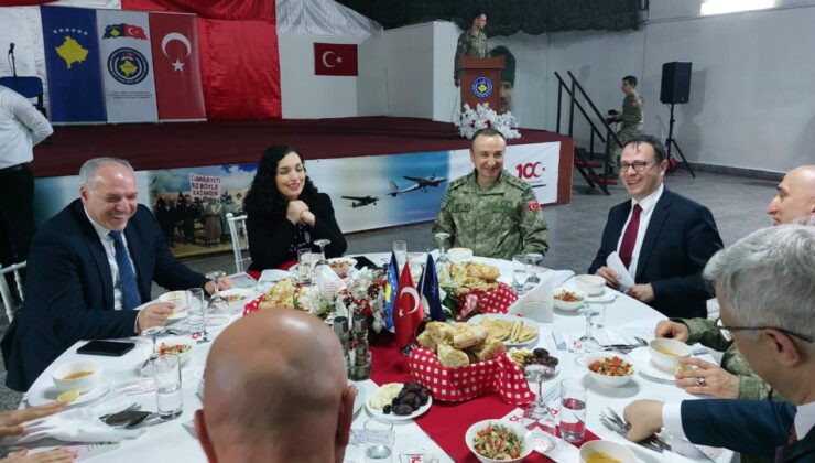 Kosova Cumhurbaşkanı Osmani Türk askerlerinin iftarına katıldı