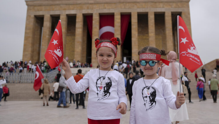 Anıtkabir’de 23 Nisan coşkusu