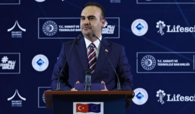 Bakan Kacır: Fikri hakları Türkiye'ye ait Sağlık Bakanlığından onay alan ilk ilaç adayı geliştirildi