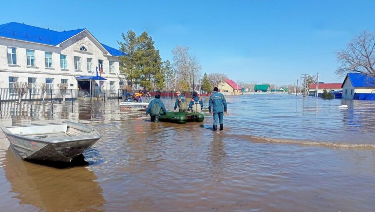 Rusya’da Ural Nehri’nde baraj patladı: Yüzlerce ev su altında