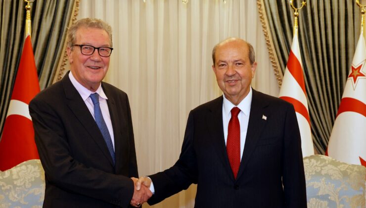 Cumhurbaşkanı Tatar, eski BM Genel Sekreteri Kıbrıs Özel Danışmanı Alexander Downer’i kabul etti