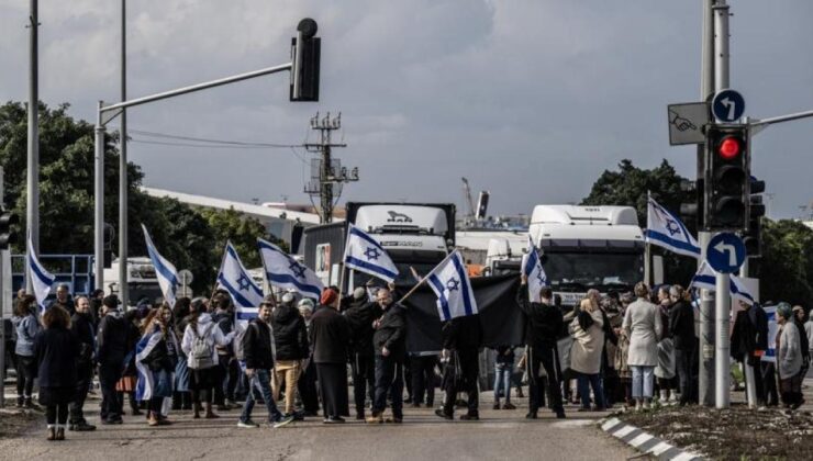 İsrailli esirlerin aileleri, “esir takası anlaşması” talebiyle Tel Aviv’de yolları kapattı