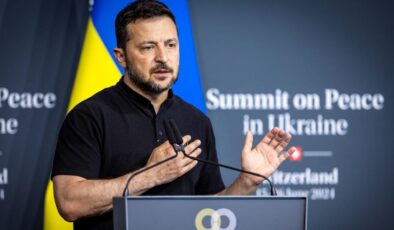 Zelenskiy, Rusya ile savaşın 3. yılında ülkesiyle gurur duyduğunu belirtti