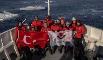 Türk bilim insanları Kuzey Kutbu’ndaki deniz buzu hattına vardı