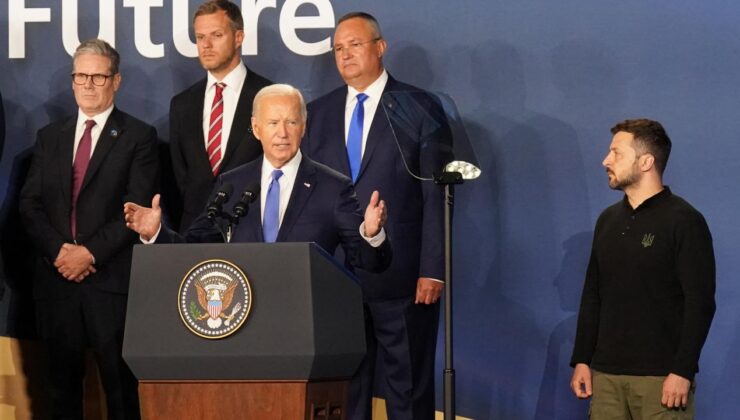 Biden, Zelenskiy’i “Putin” diyerek sahneye çağırdı