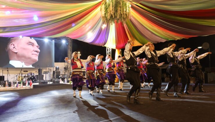 İskele Belediyesi halk dansları festivalinde tanıtım gösterileri sahnelendi