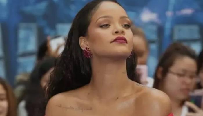 Rihanna büyük kanatlı kostümüyle karnavala damga vurdu! Bir bakan bir daha baktı