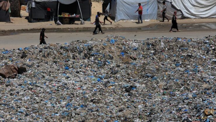 İsrail’in 300 gündür saldırılarını sürdürdüğü Gazze felaket bölgesine dönüştü