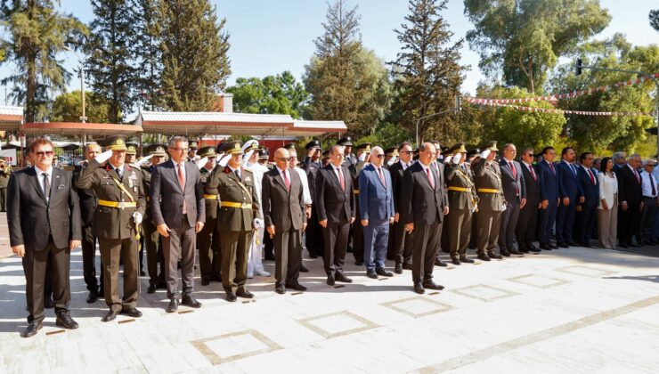 30 Ağustos Zafer Bayramı dolayısıyla Atatürk Anıtı’nda tören yapıldı