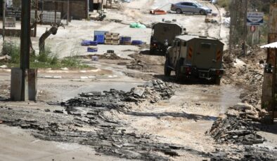 İşgalci İsrail ordusu, Batı Şeria’nın çeşitli kentlerine baskınlar düzenledi