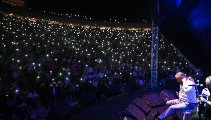 “Girne Arkın Group Fest24” devam ediyor… Dün gece Volkan Konak konser verdi