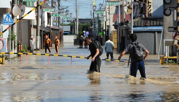 Japonya’da sel tehdidi nedeniyle yaklaşık 50 bin kişi için tahliye emri verildi