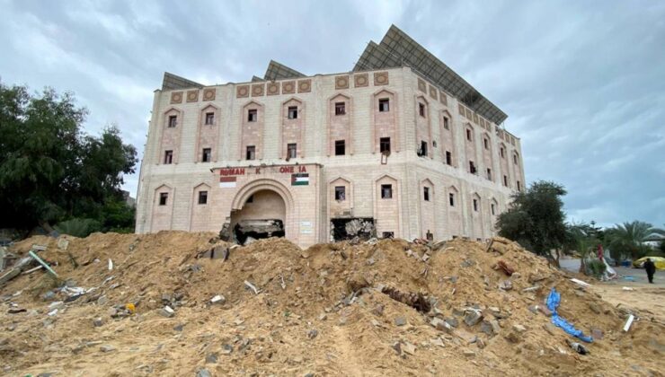 İsrail ordusu Gazze’nin kuzeyindeki Endonezya Hastanesi’ni ateşe verdi