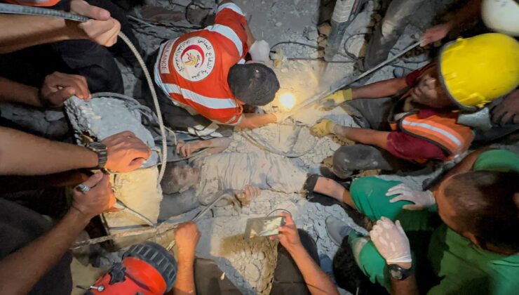 İsrail, Gazze’de yaralıların yardımına koşan sağlık görevlisini yolda hedef alarak öldürdü