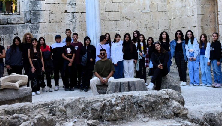 “Ülkemi Tanıyorum Projesi”nin ilkinde Mehmetçik Ortaokulu öğrencileri Girne bölgesini gezdi