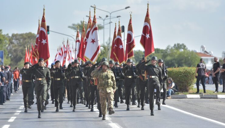 Dr. Fazıl Küçük Bulvarı’nda resmigeçit töreni düzenlendi