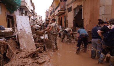 İspanya’daki sel felaketinin ardından Valensiya’da yağma iddiasıyla 253 kişi yakalandı