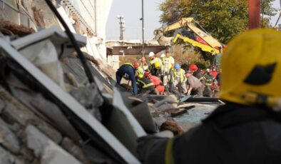 Sırbistan’da tren istasyonunun girişindeki çatı çöktü: 13 ölü