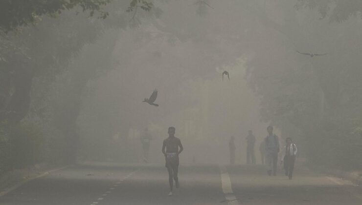 Yeni Delhi’de eğitimde hava kirliliği önlemi